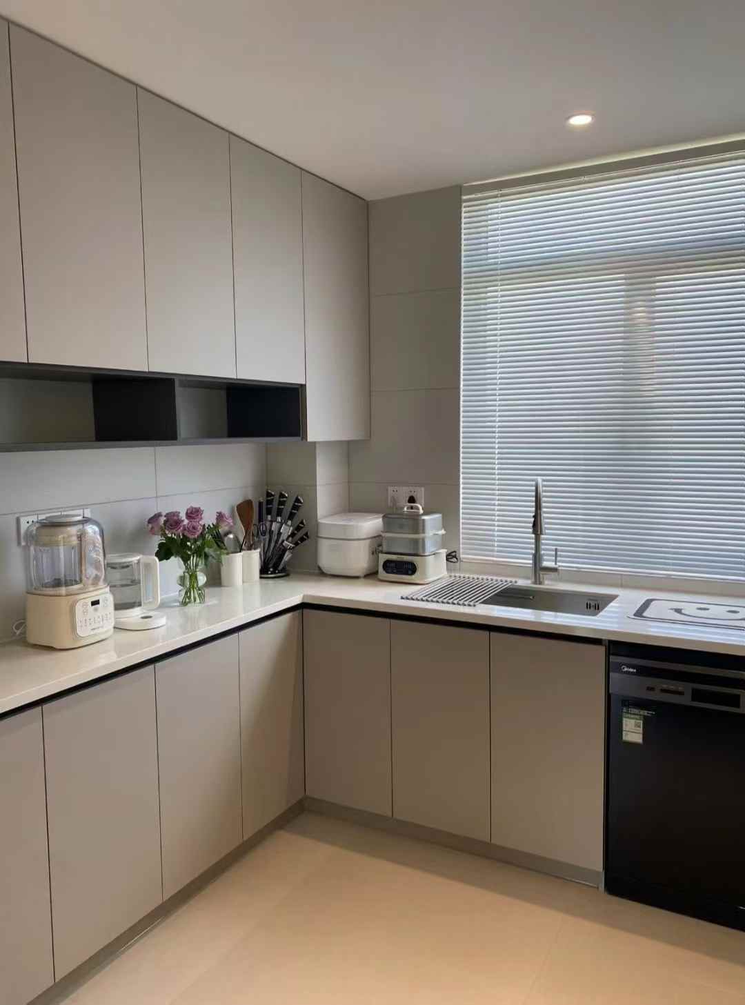 Ancient Style Kitchen Cabinet