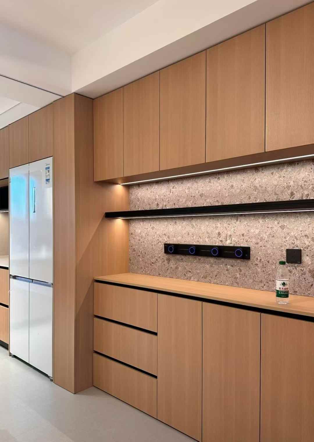 Wood Grain Pattern Kitchen Cabinet