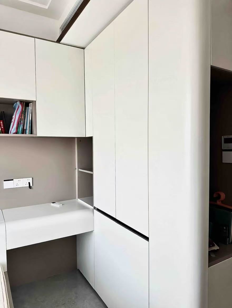 Soft Contours, Solid Strength: The Art of Curved Aluminum Cabinetry.