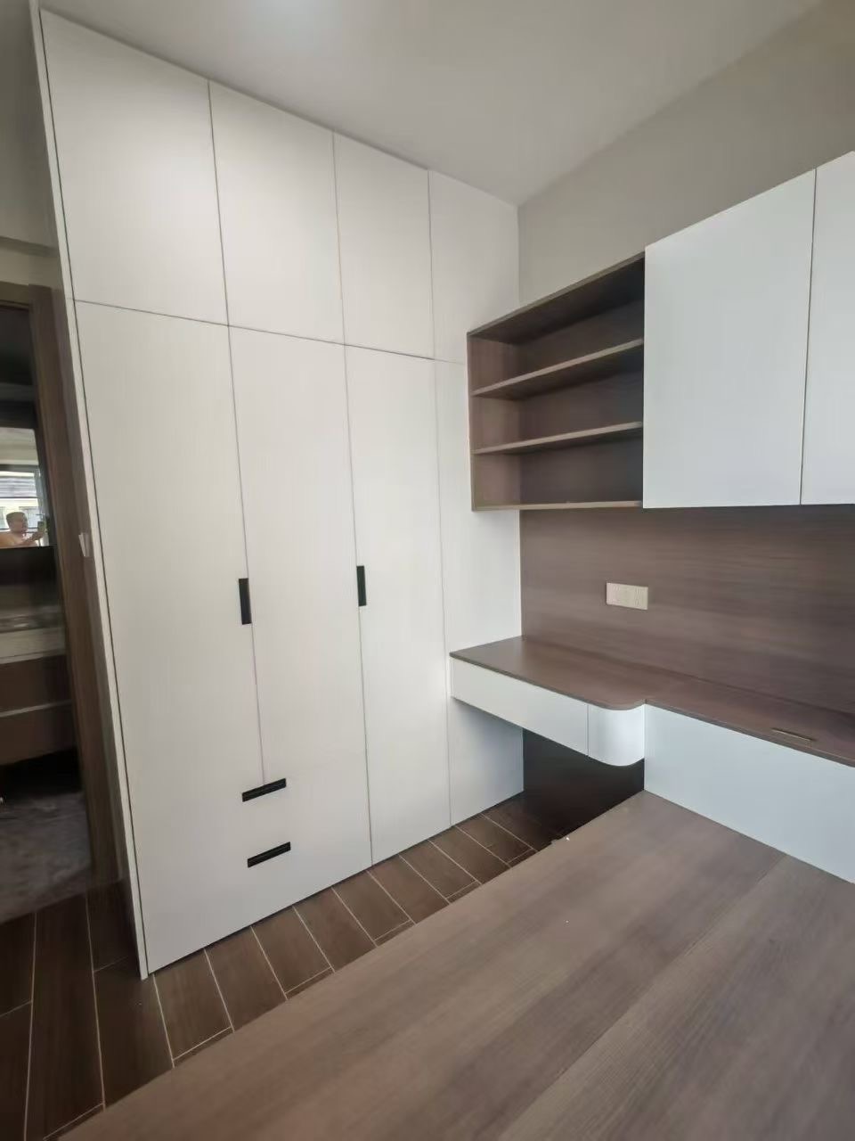 The Evolution of Modern Bespoke Furniture: Soft Curves, Dual-Tone Harmony, and Integrated Living Spaces